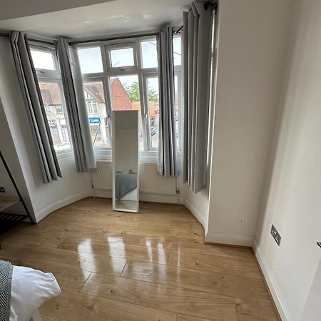Central & Cozy 3Br Apt - High Chair - Free Parking London Eksteriør bilde